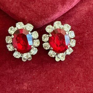 vintage small red crystals clip on earrings